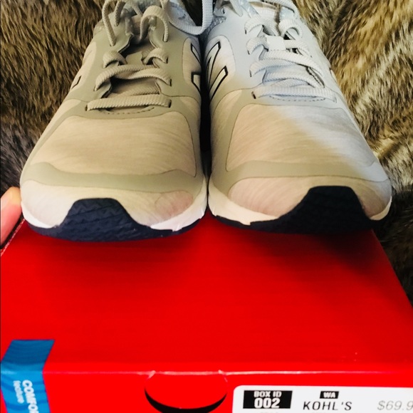 🎈SOLD🎈Silver/Mink Cozy NWT New Balance Women's - Picture 6 of 8